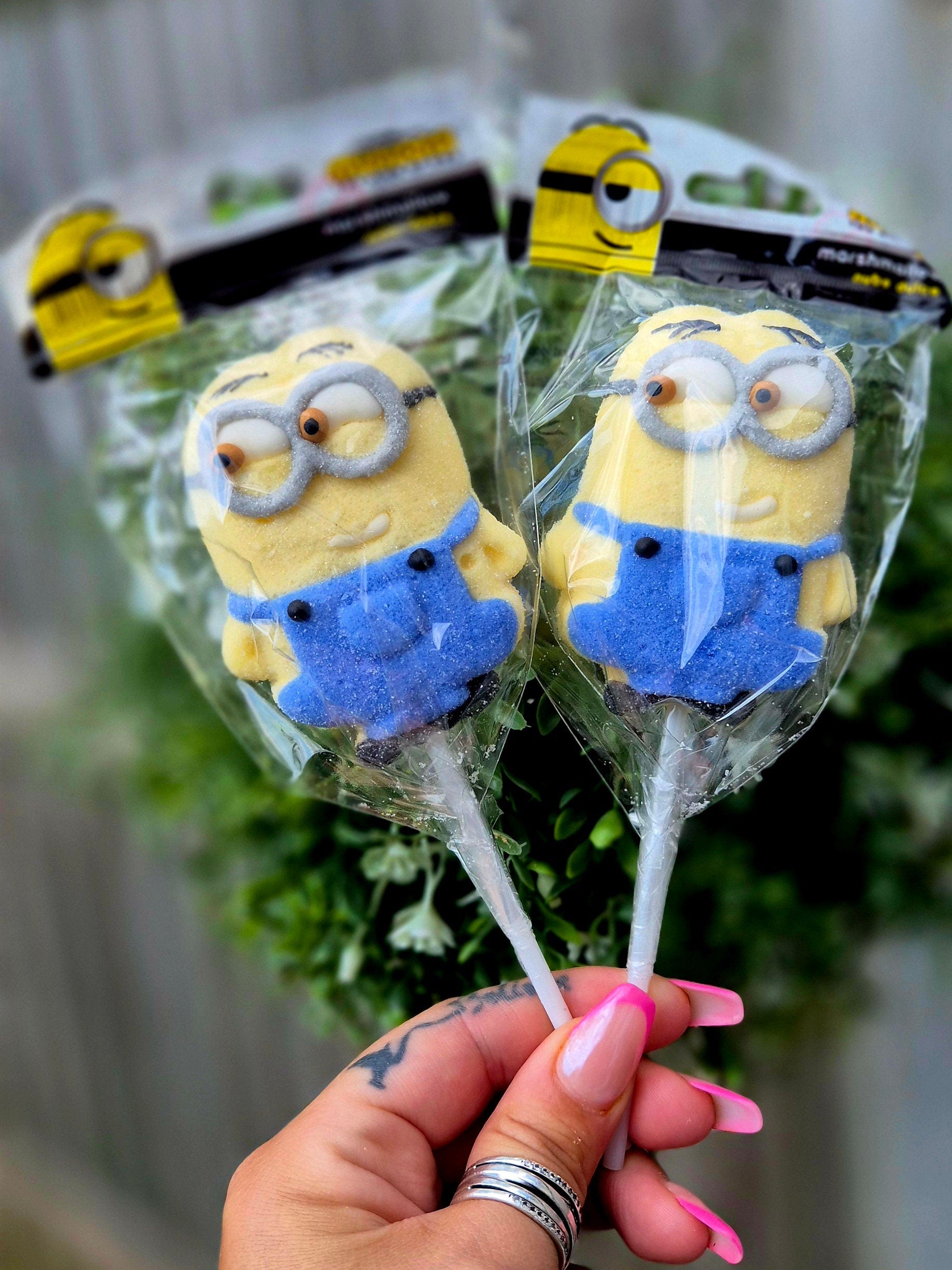 Minion-Lollipops- Minion-inspired.- Minion-sweets