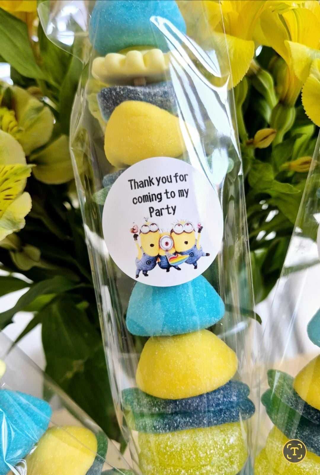 Minion-inspired sweet kebabs - sweet kebabs - party favours