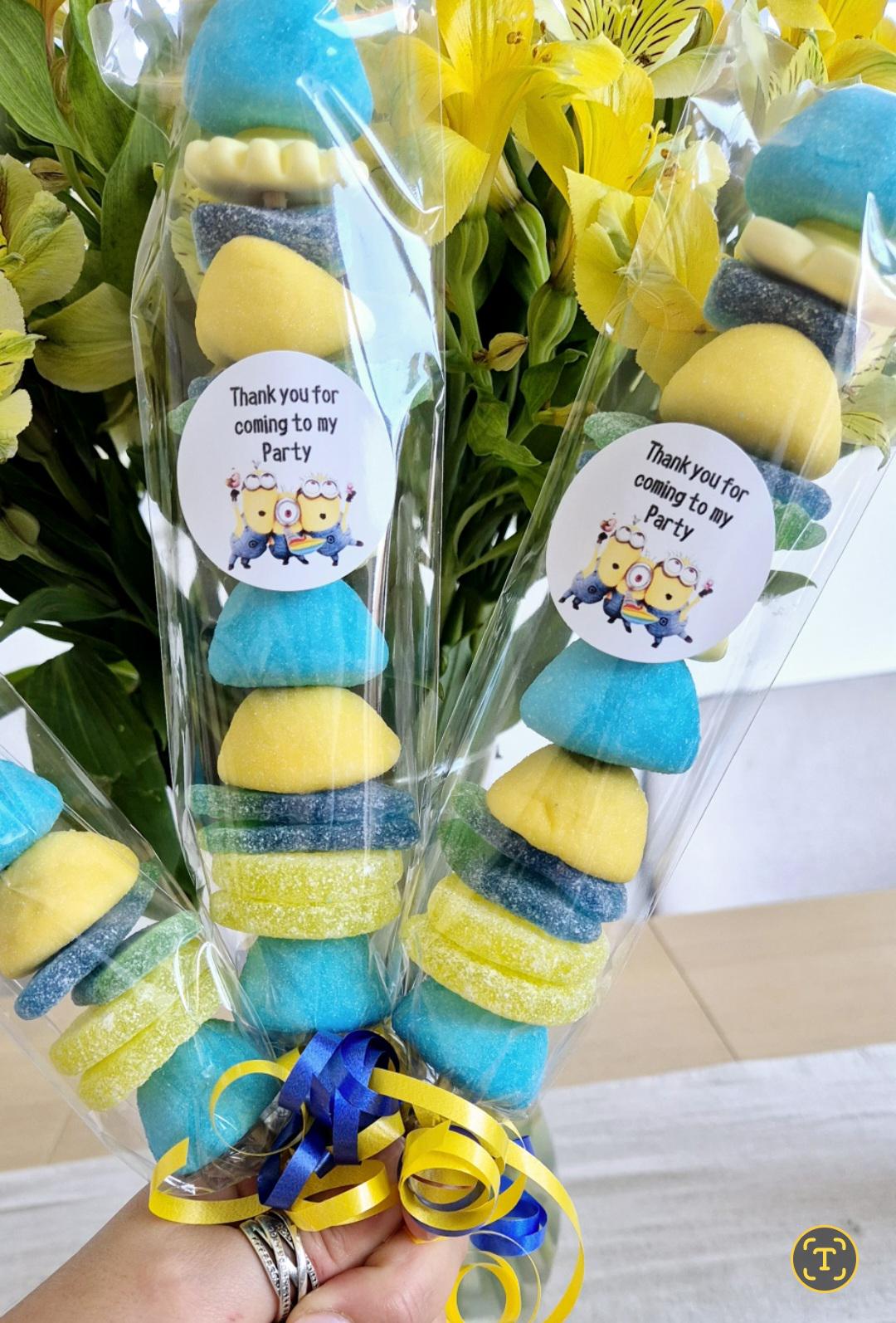 Minion-inspired sweet kebabs - sweet kebabs - party favours